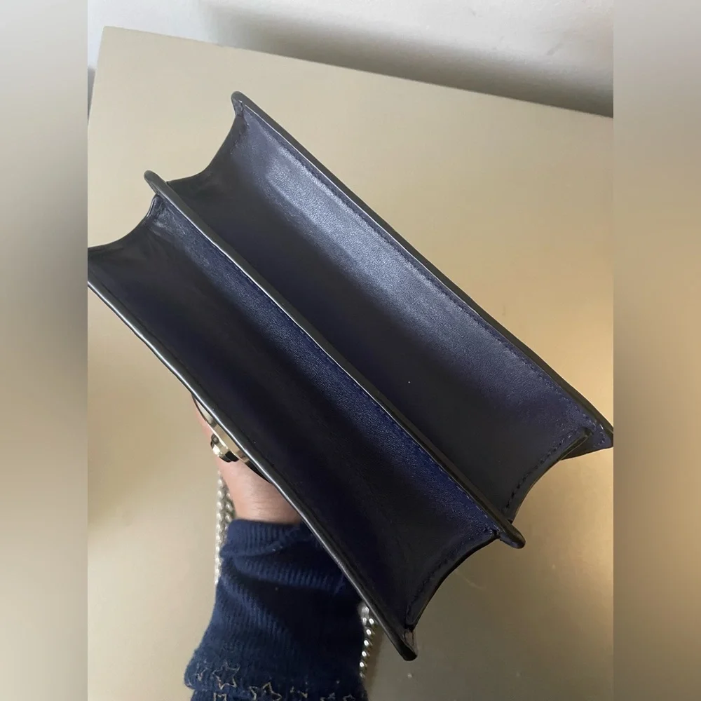 NWOT Navy and white leather crossbody bag with silver chain strap and hardware! - Picture 4 of 6